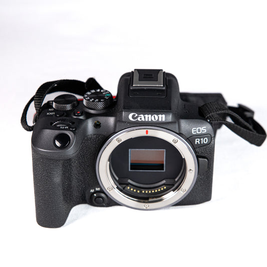 Canon EOS R10 + RF-S 18-45mm F4.5-6.3 IS STM Kit - Usato